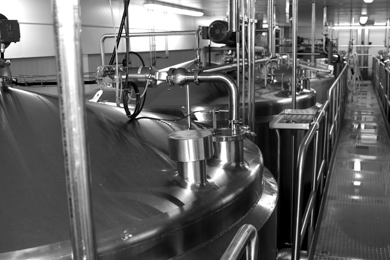 Commercial plant tank installation